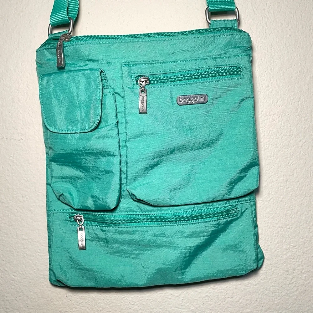Baggallini Crossbody‎ Zip Closure Purse Shoulder Green Lightweight Travel Purse